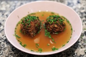 Bayerische Leberknoedelsuppe