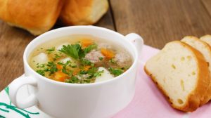 Klassische Hochzeitssuppe