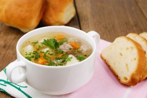 Klassische Hochzeitssuppe
