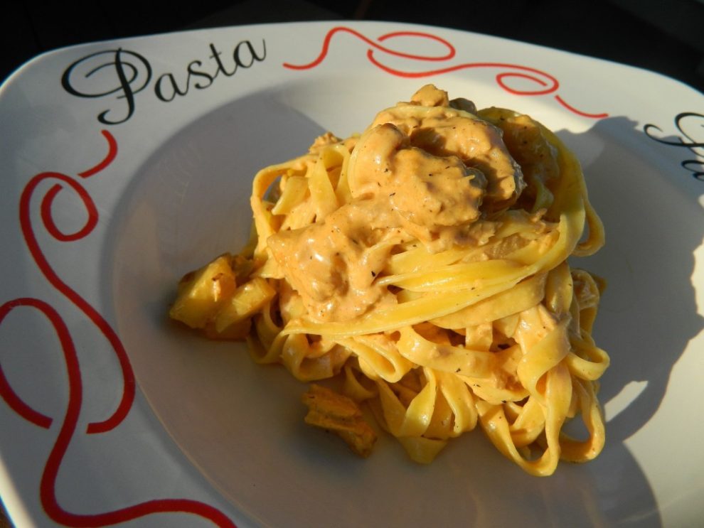 Thunfischnudeln mit Weißweinsoße