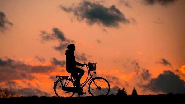 Kostenloses Fitnesstraining zu Hause im Haushalt