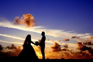 Hochzeitskleidung im Freien