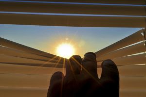 Plissees für kleine und schräge Fenster