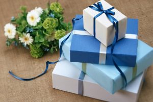 Romantische Geschenkideen finden.